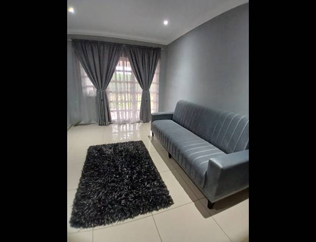2 BEDROOM SIMPLEX FOR SALE IN LINCOLN MEADE